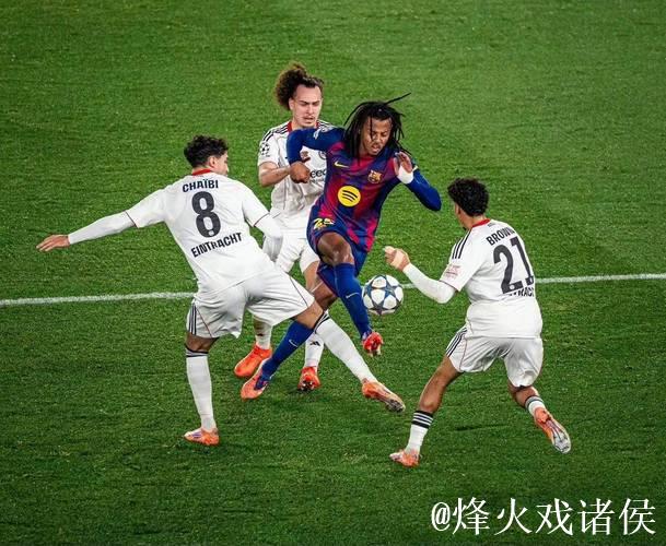 巴萨铁卫三分钟内双响逆转：欧冠比赛扳救巴萨